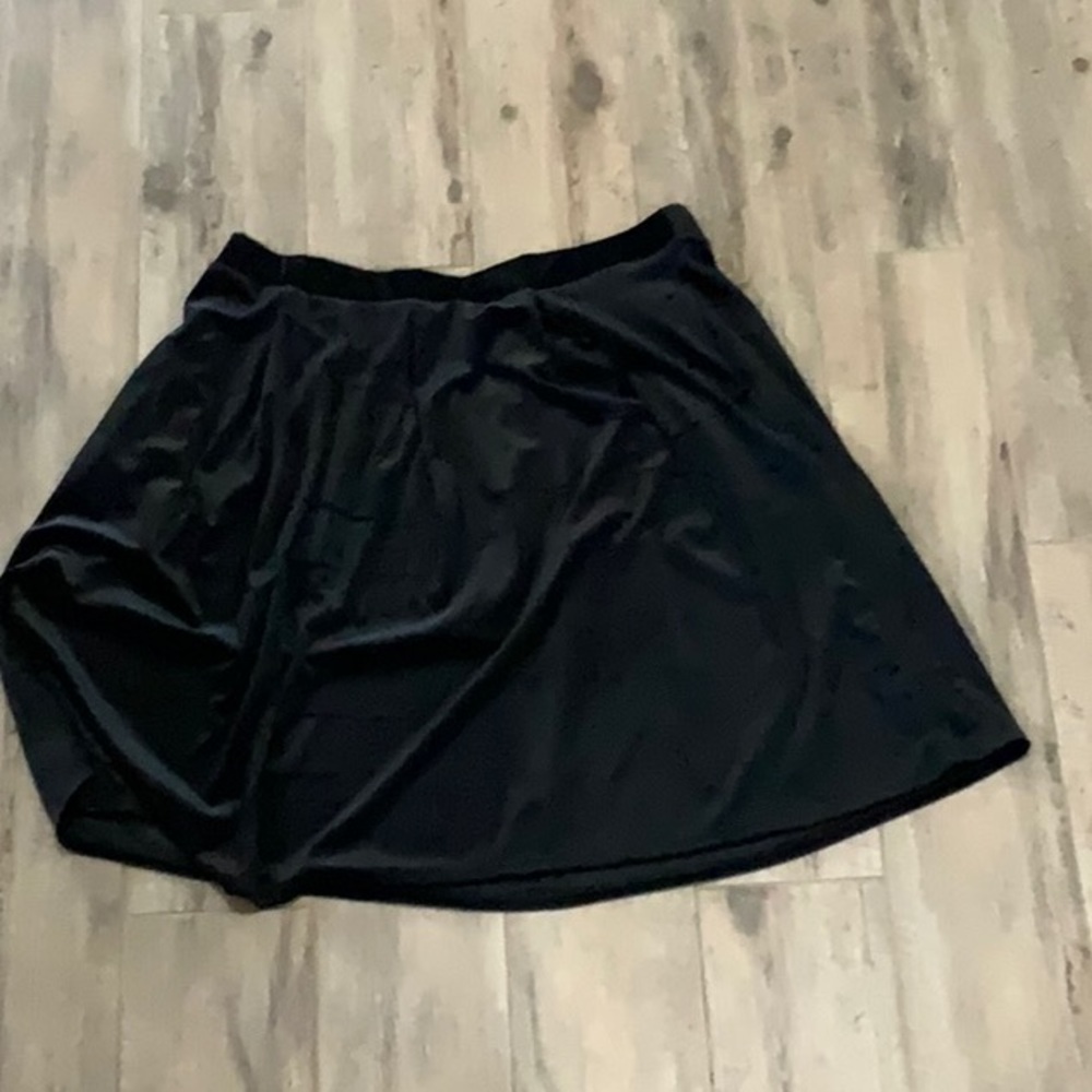 Velvet skirt with pockets